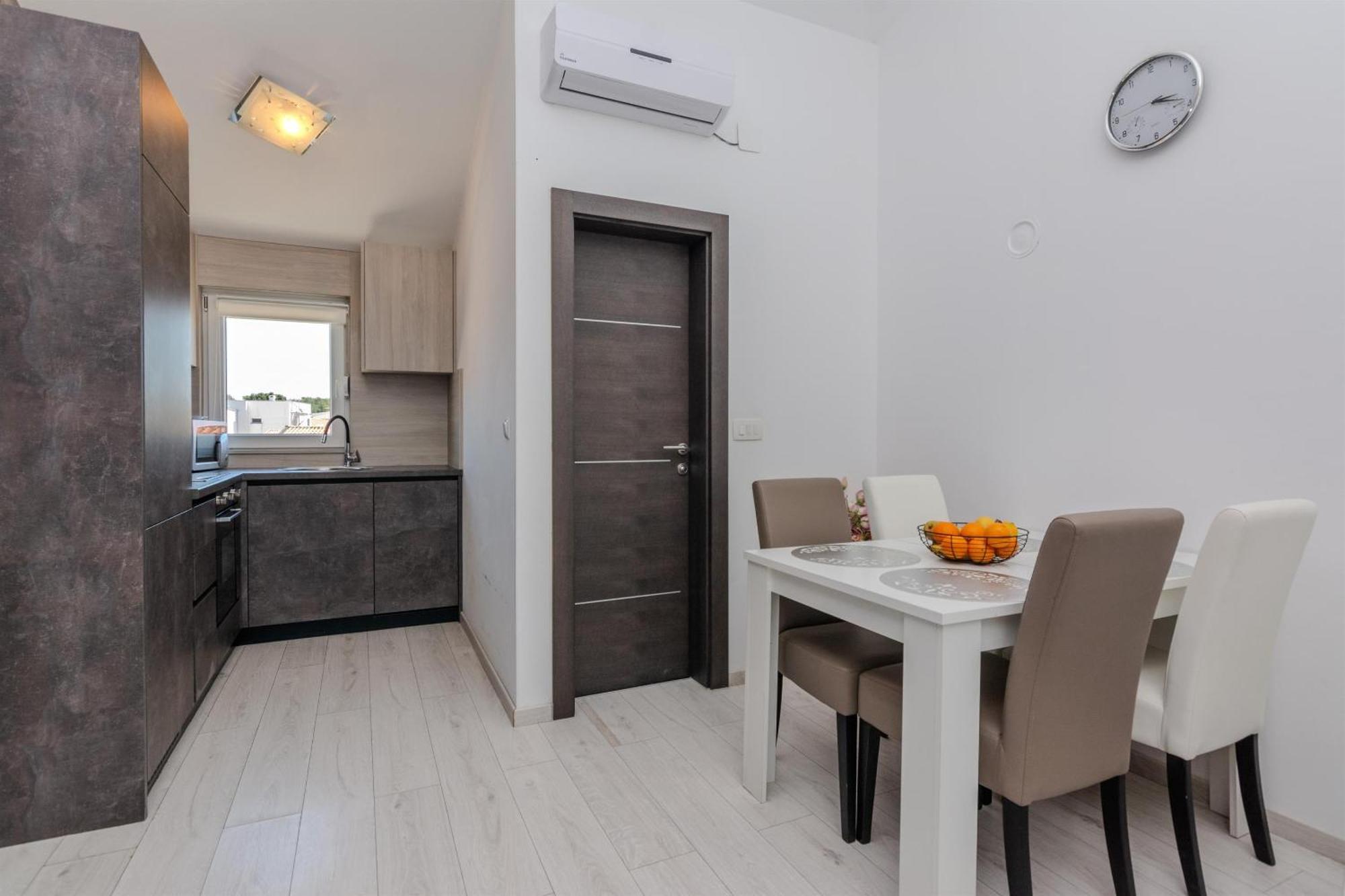 Apartments Lucica Вир Экстерьер фото