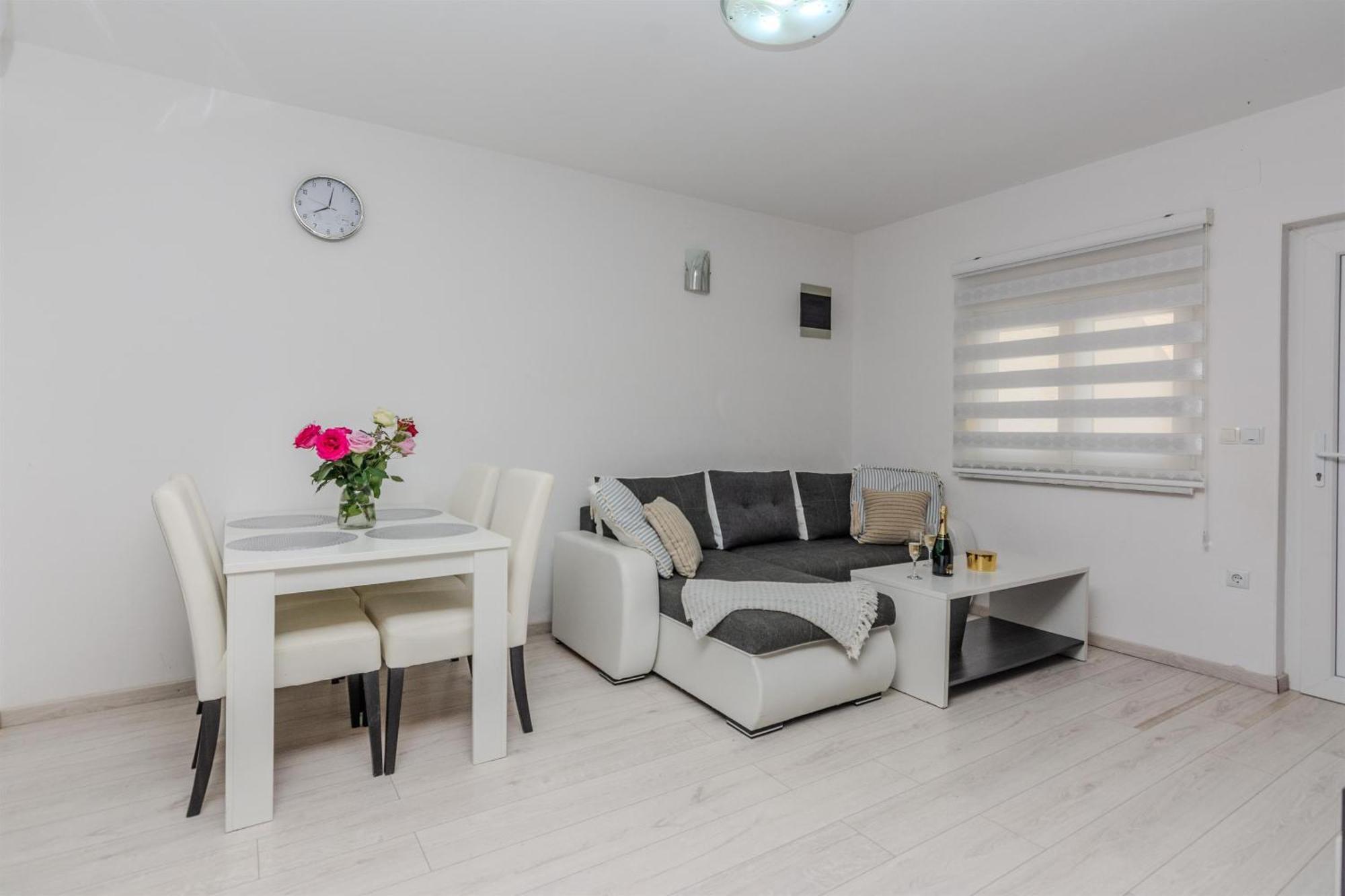 Apartments Lucica Вир Экстерьер фото