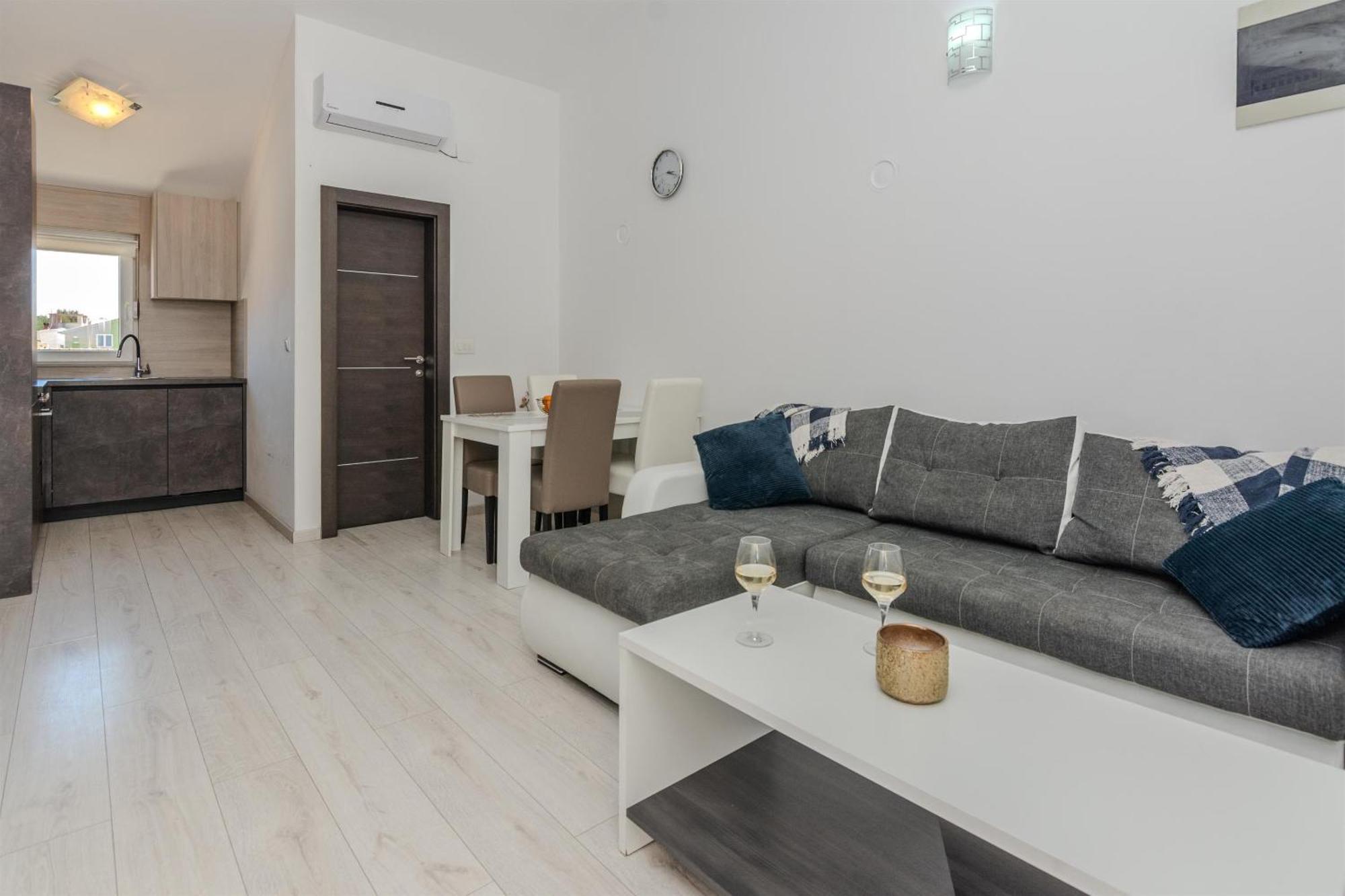 Apartments Lucica Вир Экстерьер фото