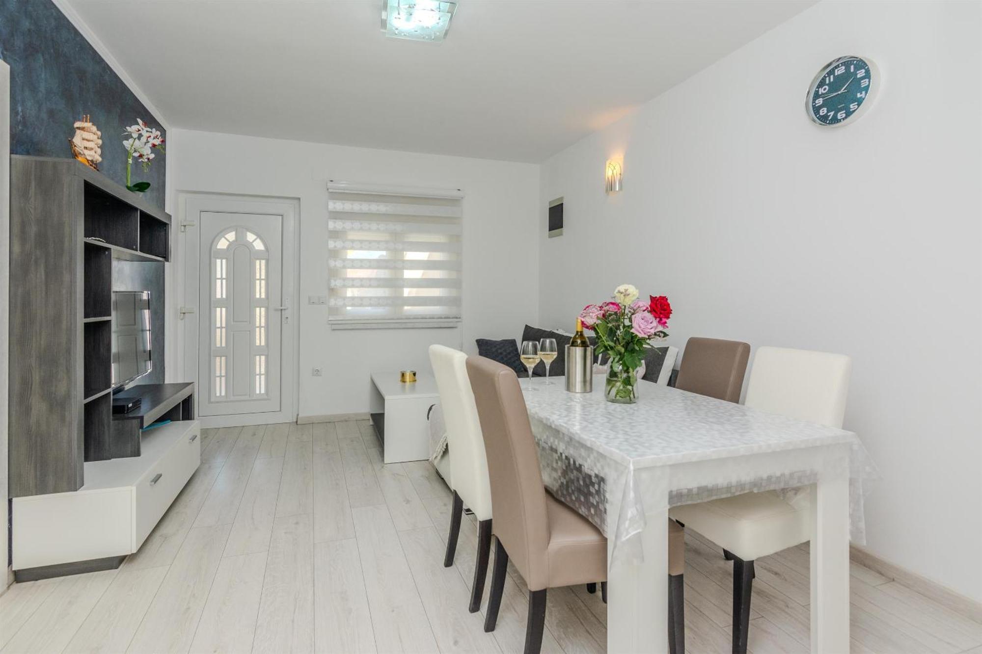 Apartments Lucica Вир Экстерьер фото