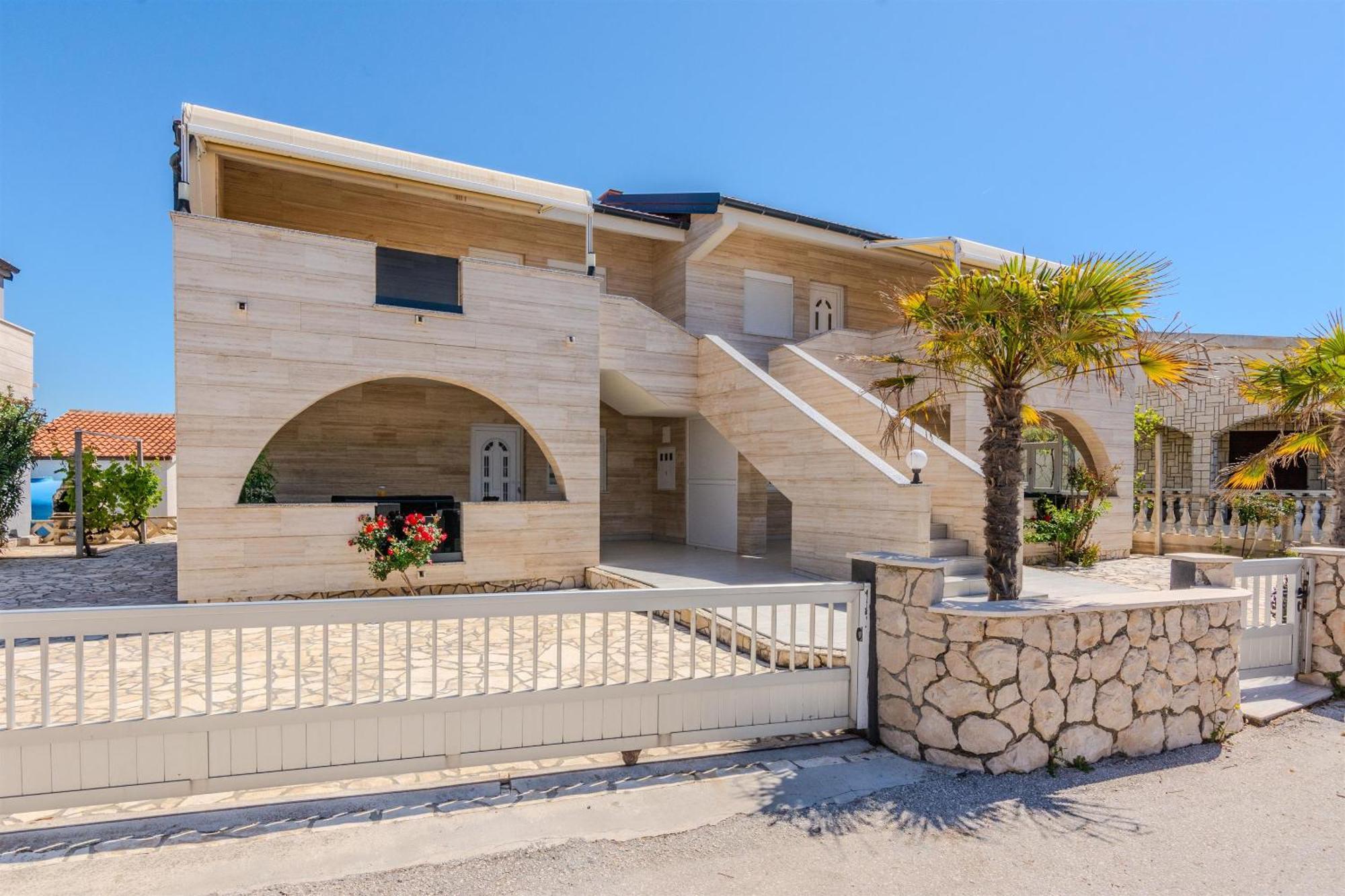 Apartments Lucica Вир Экстерьер фото
